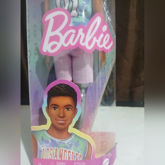 Fashionistas Ken Fashion Doll #212 with Prosthetic Leg, Los Angeles Jersey (NEW) - Picture 2 of 11
